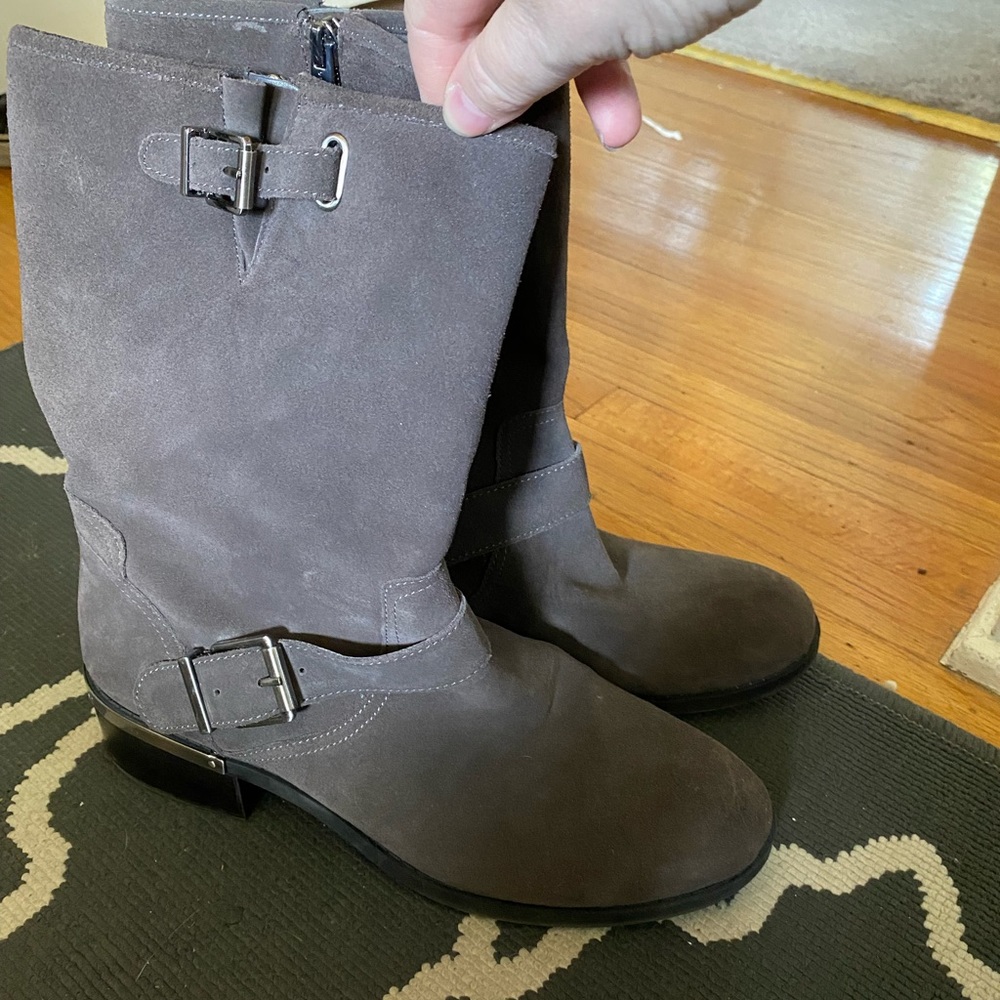 Vince Camuto size 10 suede boots. Euc grey